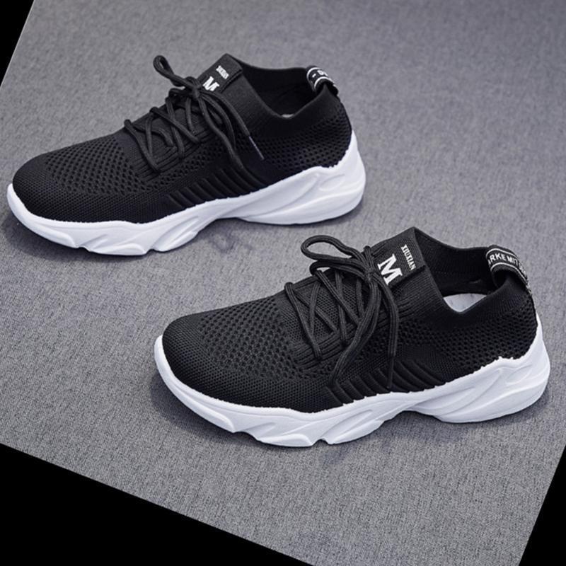 Nya andningsbara stickade sneakers