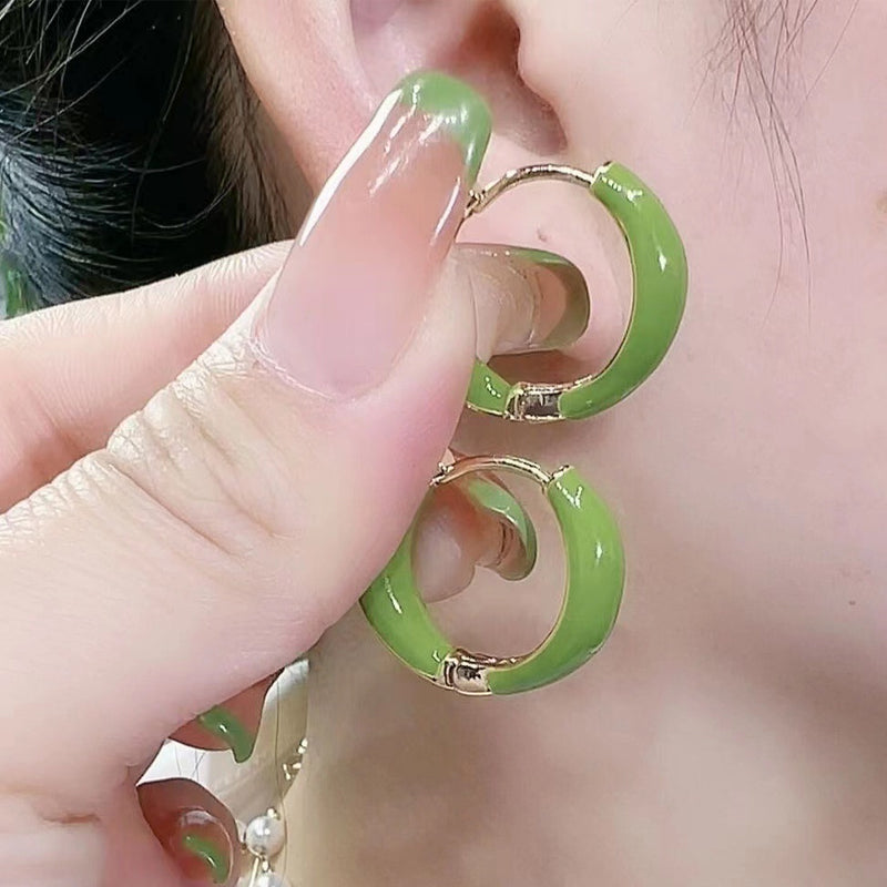 Eleganta och fashionabla ringörhängen