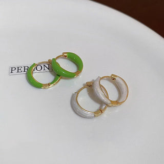 Eleganta och fashionabla ringörhängen