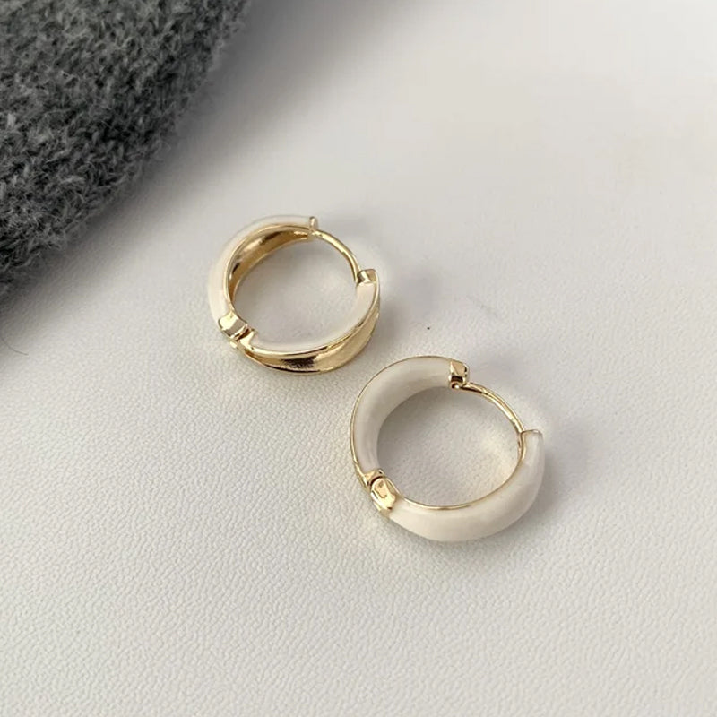 Eleganta och fashionabla ringörhängen