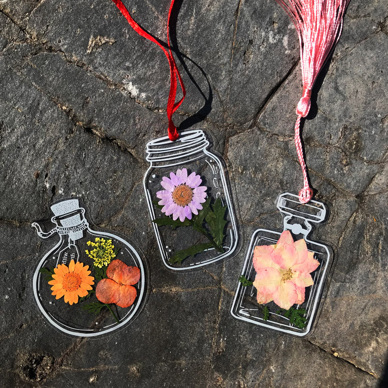 Transparenta bokmärken för torkade blommor